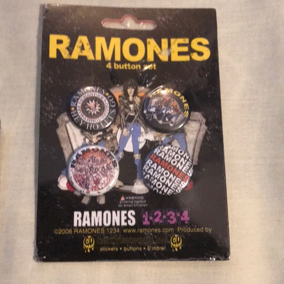 Ramones pins - Picture 2 of 3